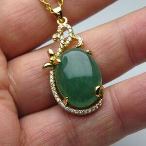 14K Jade Pendant With Necklace